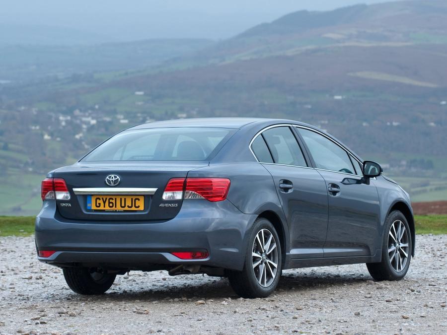  Toyota Avensis Sedan (T270) 2011 года  (UK) (фото 14 из 18)